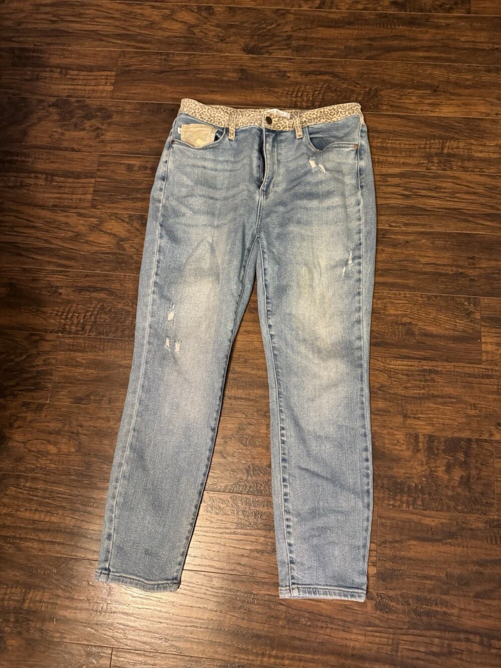 Judy Blue Slim Fit High Rise Distressed Leopard Print Accent Jeans 11/30 JB88380